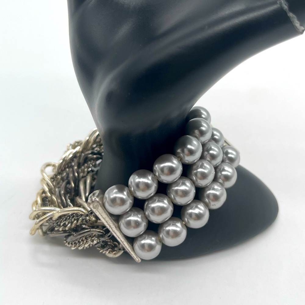 Faux Pearls with Silver Tone mixed Chain Stretch Bracelet